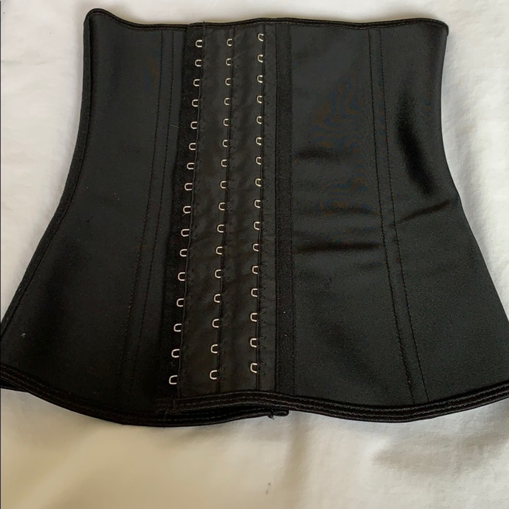 Waist trainer